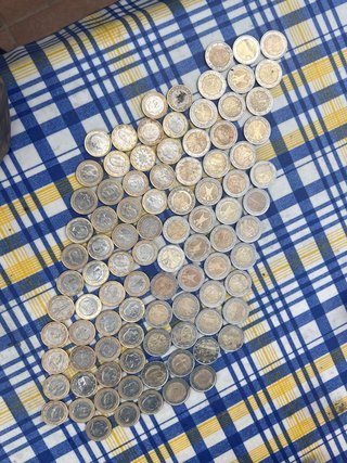 Colección de monedas de 1 y 2 euros de varios años