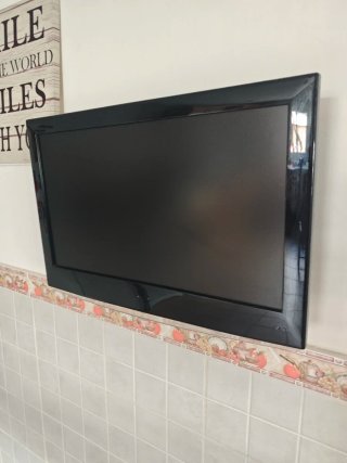 TV pequeña negra
