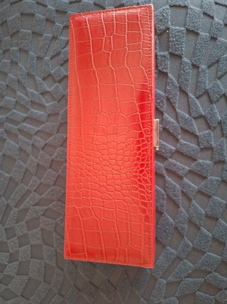 Para guardar relojes.Roja