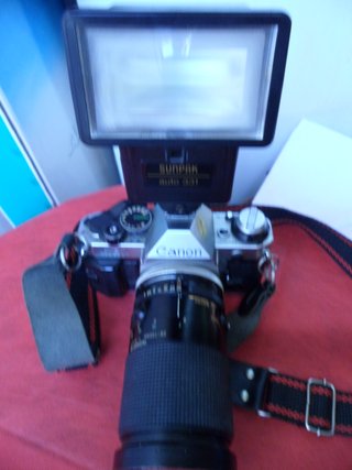 Fotocamera Canon con Flash Sunpak