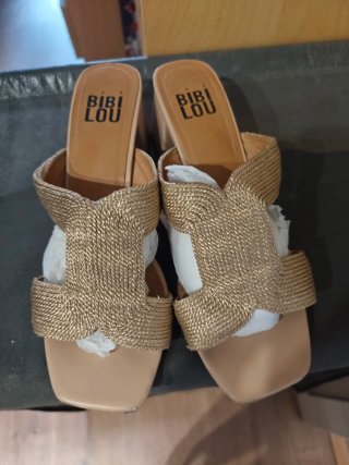 Sandalias BIBI LOU piel doradas talla 38