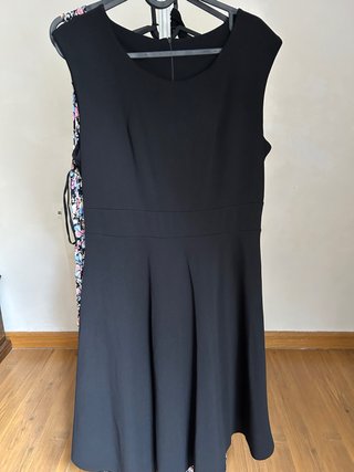 Vestido Negro con Detalle Estampado