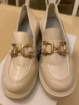 Mocasines Beige Mujer Talla 42 con Hebilla Dorada