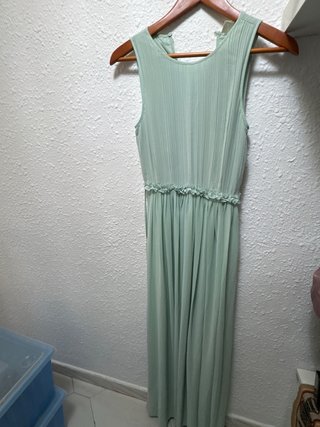 Vestido plisado turquesa H&M Y  Vestido negro ZARA