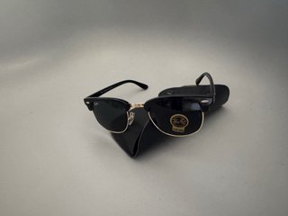 Gafas de sol Ray-Ban Clubmaster negras y doradas