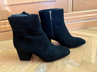 Botines de ante negros Zara