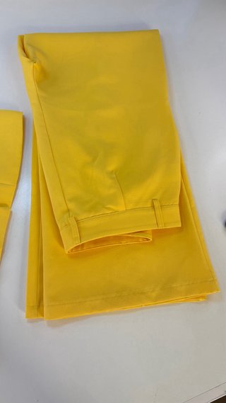 Traje de chaqueta amarillo