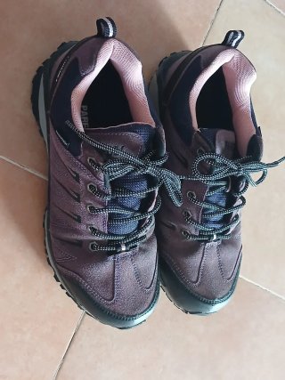 Zapatos de montaña impermeables marca Paredes