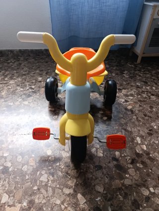 Triciclo infantil multicolor
