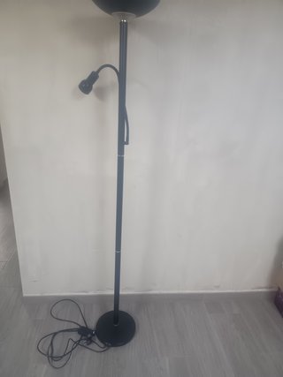 Lámpara de pie negra con flexo
