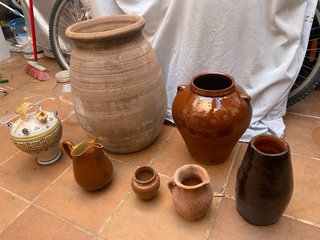 Lote de 8 Tinajas y Vasijas de Barro