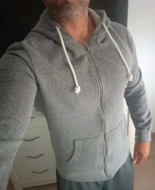 Sudadera gris con capucha y cremallera Pull&Bear