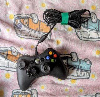 Mando Xbox 360 con cable y funda.