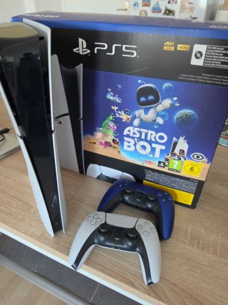PlayStation 5 Digital Edition + 2 Controles