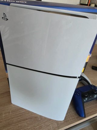 PlayStation 5 Digital Edition + 2 Controles