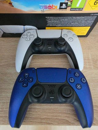 PlayStation 5 Digital Edition + 2 Controles