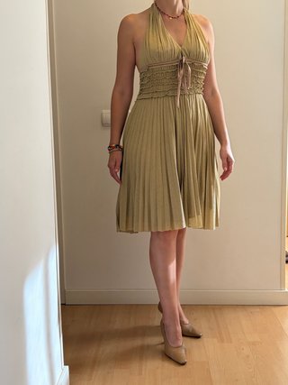Vestido dorado plisado fiesta