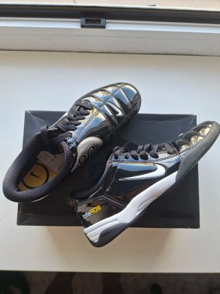 Nike Total 90 Negras y Blancas Talla 42