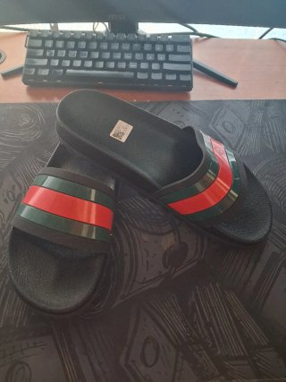 Chanclas Gucci Negras (Talla 45)