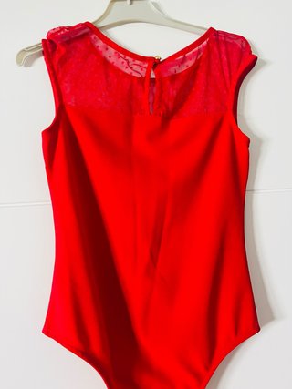 Body rojo con encaje