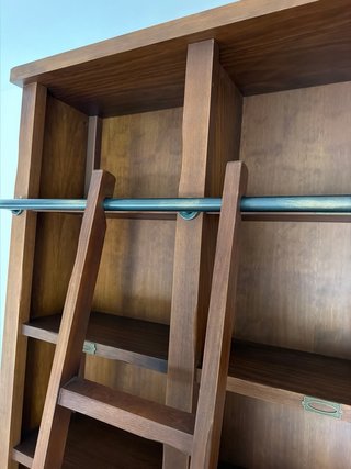 Estantería de madera maciza