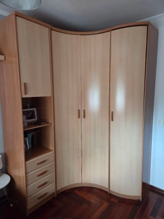 Armario Esquinero de Madera