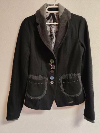 Blazer de chica talla 36 de Desigual.