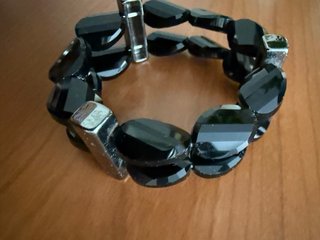 Pulsera elástica pedrería negra y plateada