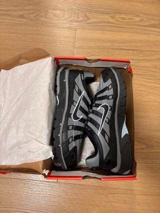 Zapatillas Nike Negras y Grises Sin Estrenar