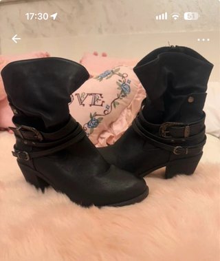 Botines camperos negros