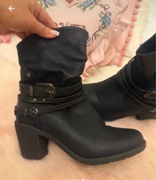 Botines camperos negros