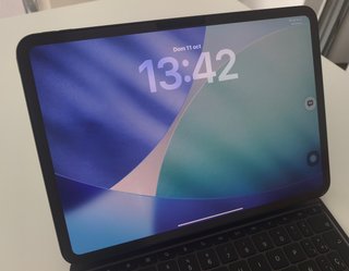 iPad Pro 11 M4 256GB + Magic Keyboard