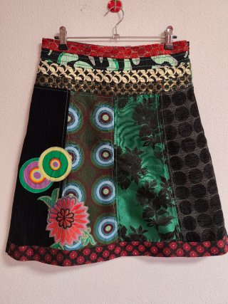 Falda de chica talla 34 de Desigual.