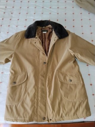 Chaquetón Beige con Cuello de Pelo