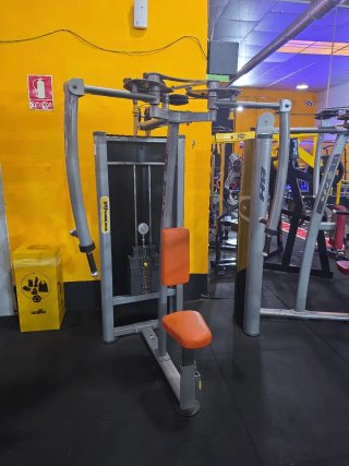 Macchina per Petto e Schiena in Palestra
