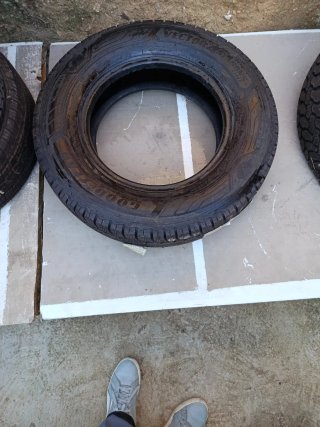 Neumático Goodyear Vector 4Seasons Cargo 215/75/16