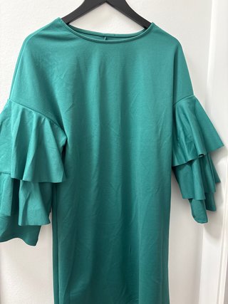 Vestido Verde con Mangas de Volantes