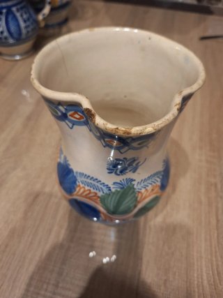 Jarra de cerámica antigua Saso