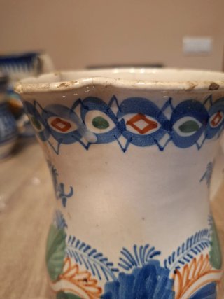 Jarra de cerámica antigua Saso