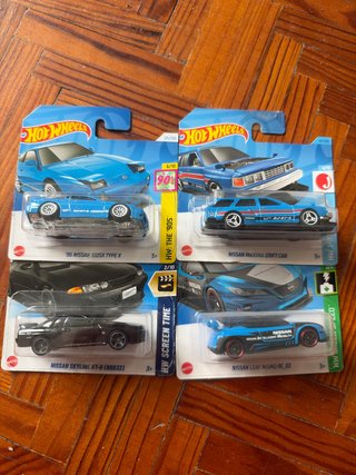 Hot Wheels Nissan 4 Piezas