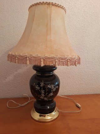 Lámpara de mesa cerámica negra y dorada