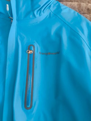 Cazadora Azul goretex. Cortavientos interior.