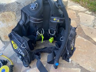 Equipo de Submarinismo: Chaleco y Regulador