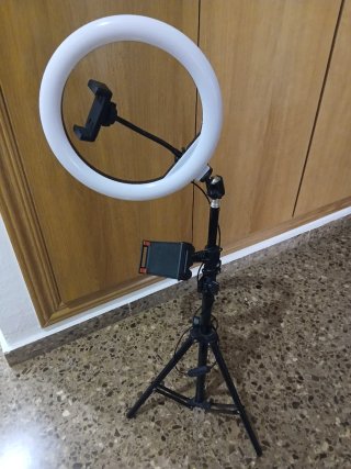 Aro de luz con soporte para móvil