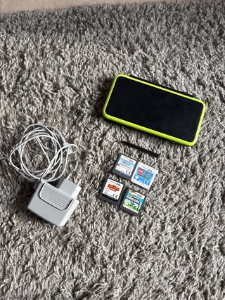 New nintendo 2ds XL verde y negra