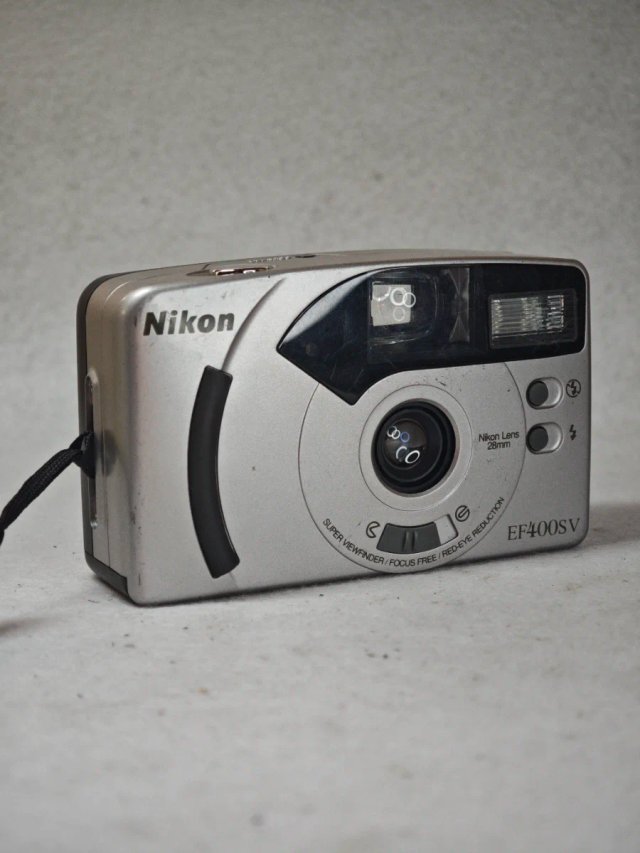 Cámara Compacta Nikon EF400SV vintage