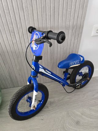 Bicicleta de equilibrio Yamaha GYTR azul
