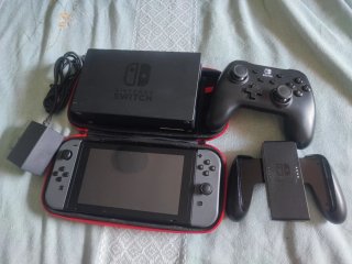 Nintendo Switch XAJ7+Msd128GB A1+Accessori