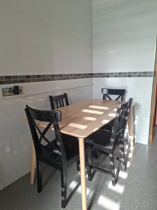 Mesa de comedor de madera modelo LISABO de Ikea