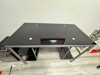 Escritorio de Cristal y Metal